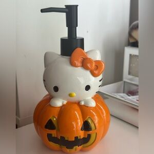 Hello kitty Halloween pumpkin soap dispenser